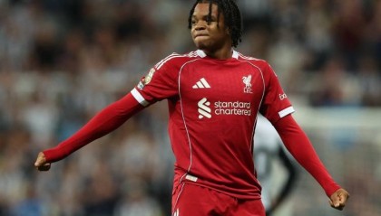 亨利:最欣赏恩古莫哈上场就向前冲的拼劲,现在让他踢主力还早