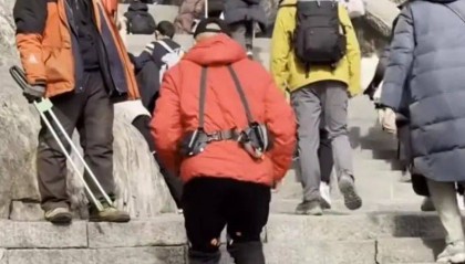 “登山机器人”在泰山试用,网友:我又行了