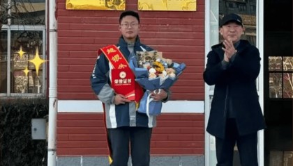 重奖“地震中背起同学的少年”,呵护一颗善良的种子|新京报快评