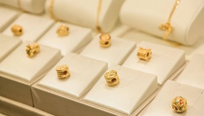 金价突破860元/克，“小而美”的低克数金饰受欢迎