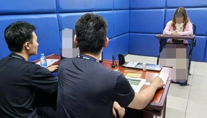 女子强行伸腿阻止高铁关门，当事人在厦门被查获，已行政拘留