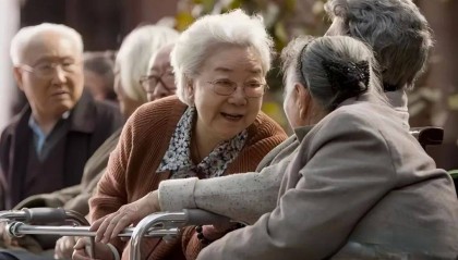 盼着退休的年轻人,提前30年看养老院