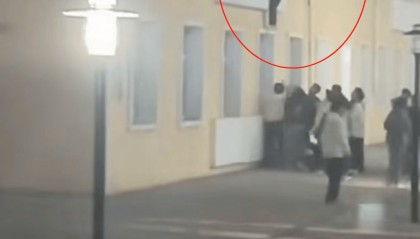 黑龙江一高校宿舍起火,多名学生称警报未响,“跑的时候还有人上楼”,多方回应