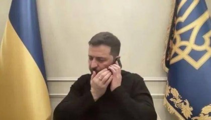 马克龙的戏,演得有点过了,挂断电话的泽连斯基,让特朗普很难堪