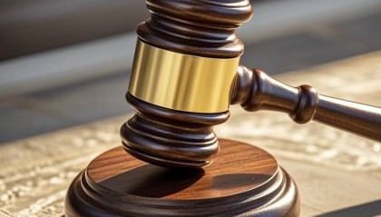 20岁女子遭已婚男友纠缠后跳楼!上海法院判决:男方担责三成