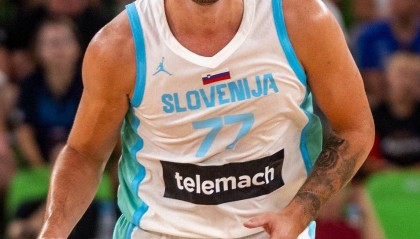 万幸!东契奇右膝挫伤并无大碍 周一归队训练