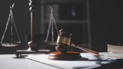 厦门一五金厂老板“卖零件”给外籍客户，被控非法制售枪支 有客户曾称是电池盒