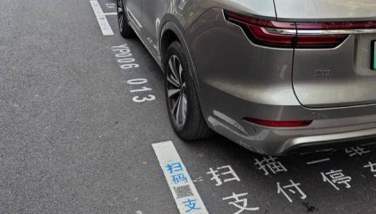 上海市民吐槽:路边停车让后排人下车,仅12秒也被收费!本该更便民的智慧停车,为何遭受质疑?