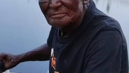 河北七旬“钓帝”皮肤晒成“老抽色”意外爆火,家人:钓鱼本来就是一种乐趣