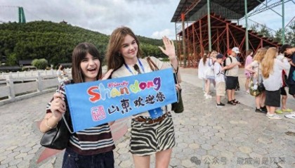 200名俄罗斯人威海“撒欢”:根本不想走!