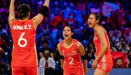 惊天大逆转！连场让二追三！世联赛-中国女排3-2美国队