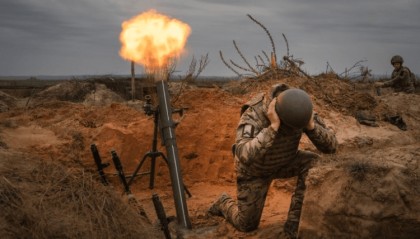 乌克兰离“投降”不远了？重磅消息传出，扎卢日内“卷土重来”