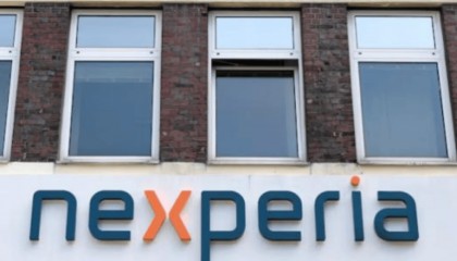 看到场面收不住了,荷兰终于着急了,用一切手段阻止中企转移业务