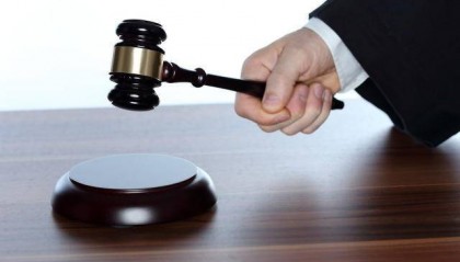 兄弟长期关系不和时常发生口角矛盾,77岁哥哥心生怨恨追打弟弟致死被判无期徒刑