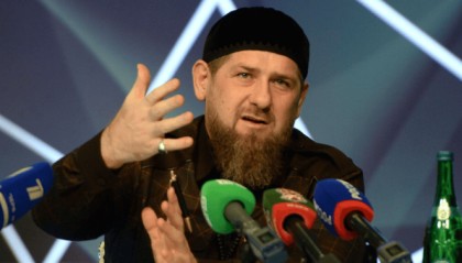 乌军突袭车臣?10万人直接跑了!普京一声令下,3枚导弹升空