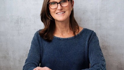 68岁女版巴菲特：身材如少女，玩比特币，投资特斯拉和AI