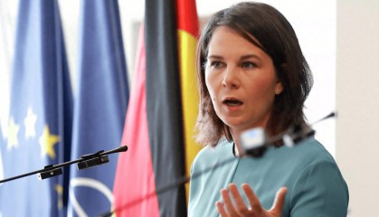 德外长称世界进入“邪恶时代”，乌克兰成冲突中可悲祭品，泽连斯基如何化解大国博弈？