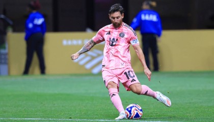 巴萨?曝梅西搁置与迈阿密国际续约一事 或回欧洲踢球