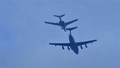 轰6N一飞冲天!忙着打造第四岛链的美,突然发现后院也不安全了