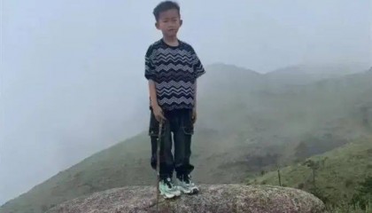 福建8岁男童在1800米山顶失踪24小时,当地:与家人走散,通宵搜救暂无进展