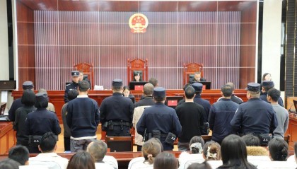 直播赌石骗局多人获刑:“原石”是假货,“切绿”系人为控制,“缅商”是演员