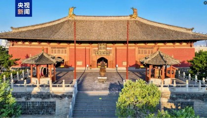 山西大同华严寺殿墙遭游客刻字?官方:系浮尘涂画未造成损伤