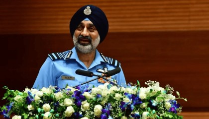 印度军方称击落巴基斯坦6架军机,巴防长否认