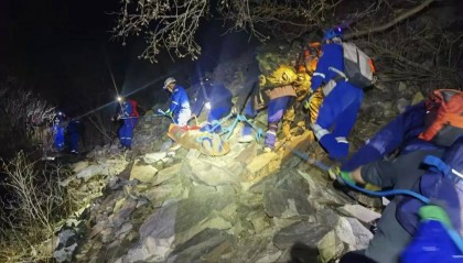 北京一男子带娃登山意外身亡,8岁孩子:以为爸爸只是睡着了