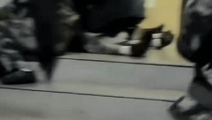 云南一职业学院室内军训致17人缺氧被救护车拉走?校方否认