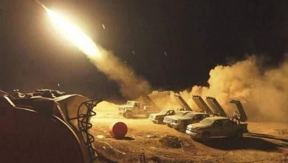 泽连斯基猛然抬头,发现血红导弹雨,号令全军守城,拼死防御