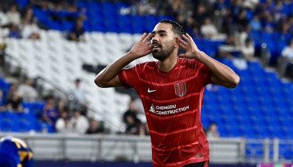 韩媒:成都蓉城球迷向蔚山球员投掷水瓶 或遭亚足联处罚