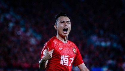 眼看他起高楼!郜林妻子转发郜林2010年发布的恒大冲超微博