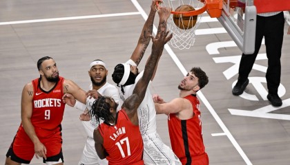 Shams:浓眉因左内收肌拉伤将缺阵数周 或延长至一个月