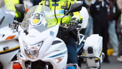 上海外滩“最美女警”被盯上!为了拍她,有人连续蹲守几天