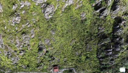 福建龙岩：双髻山别样地质风景吸引游客