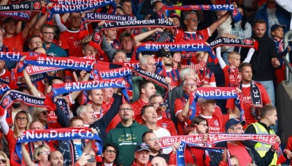 王刚与球迷和解：情绪失控背后的故事与反思