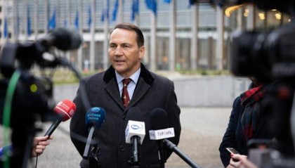 特朗普要卖乌克兰,波兰外长还威胁上了:放弃乌克兰等于放弃台湾