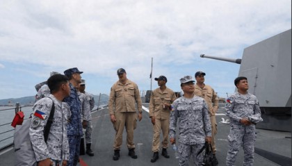 菲军主力舰刚出门,054A就堵在南海大门,美日军舰不敢靠近半步