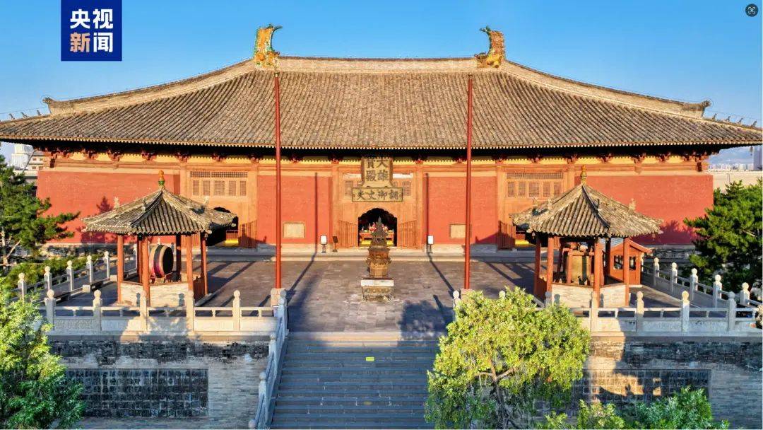山西大同华严寺殿墙遭游客刻字？官方：系浮尘涂画未造成损伤
