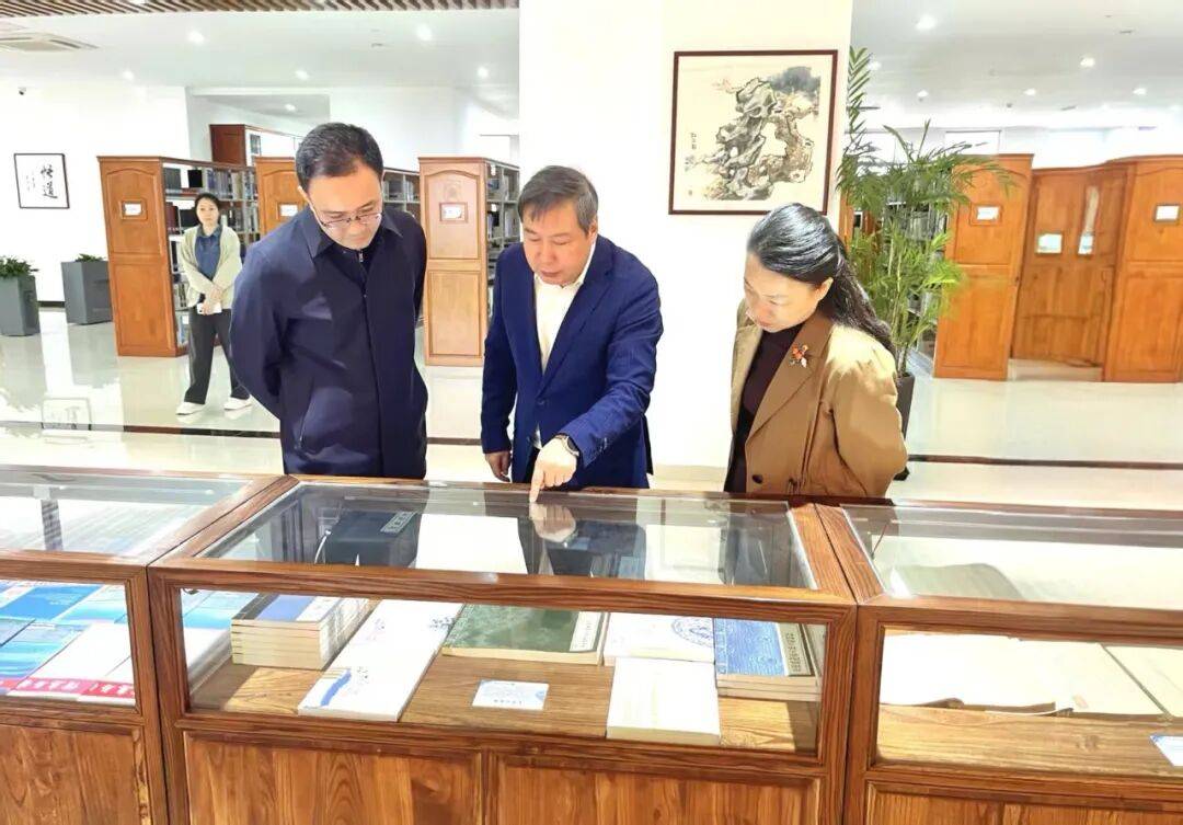 景德镇市委常委、市政府党组成员、副市长提名人选魏冀调研市图书馆