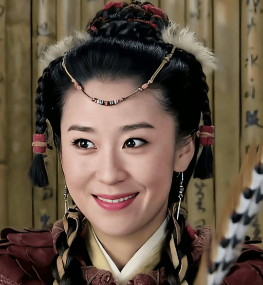 考古|苗圃被称内娱无代餐!巅峰期隐退嫁大19岁富商,如今儿女双全成人生赢家